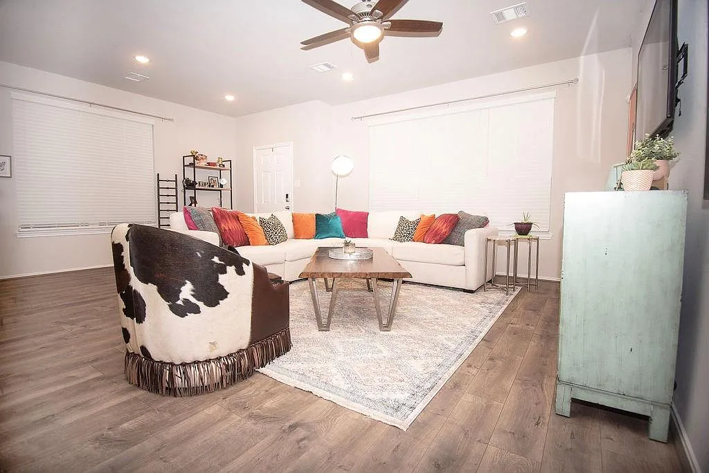3 bed, 2.5 bath, 1820 sqft, $2,400 — Photo 4