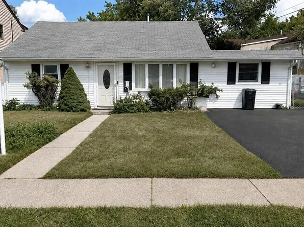 70 Hahn Ave, Rochelle Park, NJ 07662