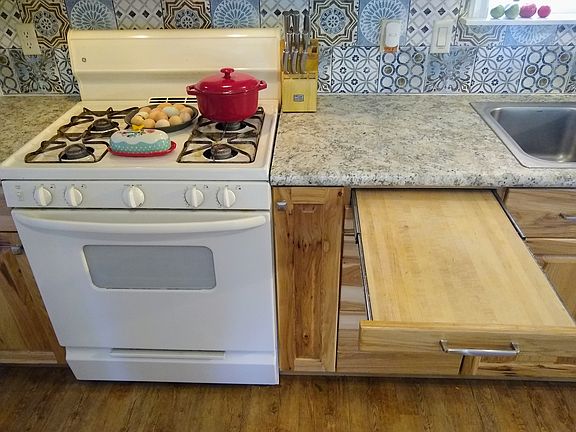 Pull out cutting board