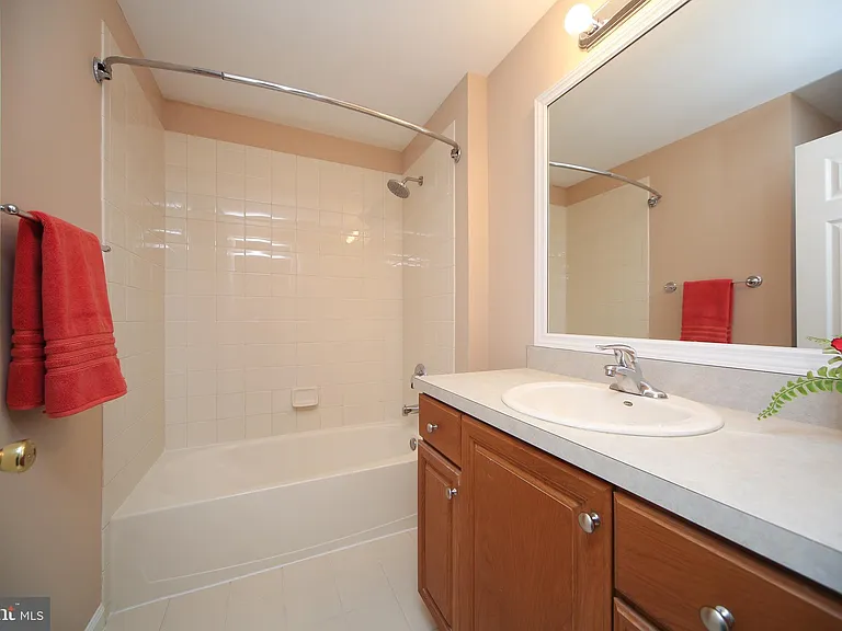 46 Hoover Ave — Photo 26