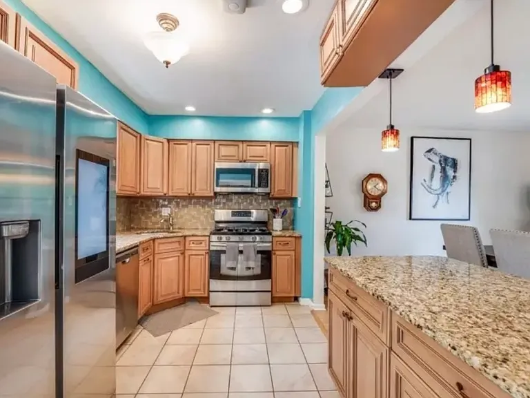 480 S Livingston Ave — Photo 17