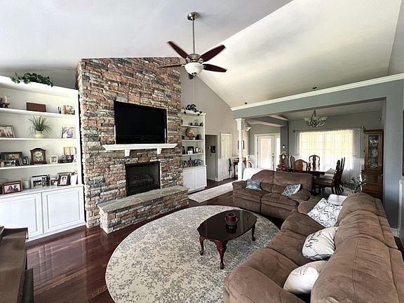 2nd image of 1023 Baldwin View Dr