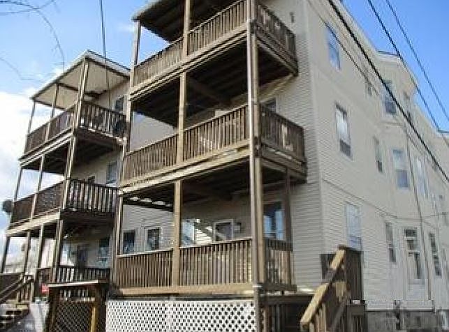 2nd image of 220 Walnut Ave #3