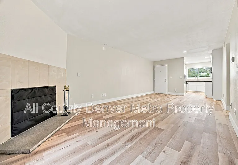 433 Wright St #101 — Photo 5