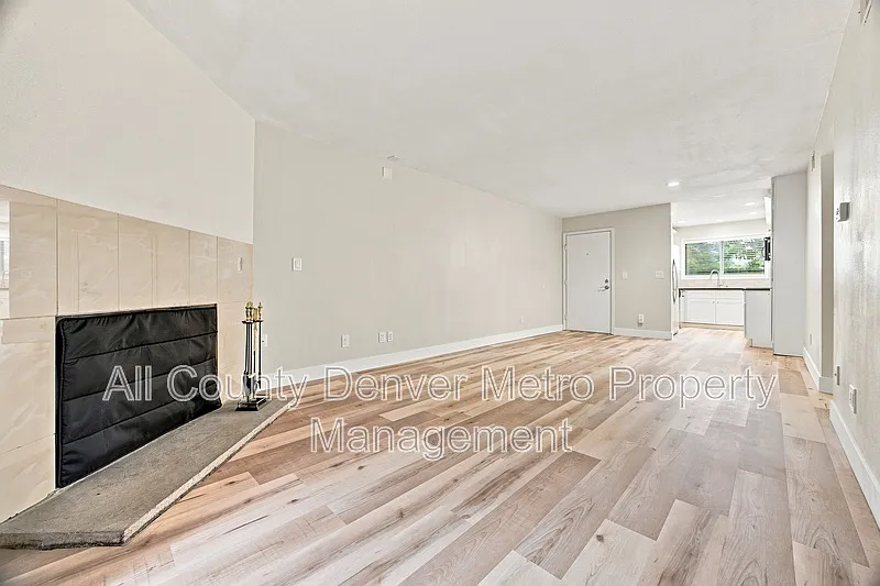 433 Wright St #101