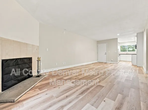 433 Wright St APT 101, Lakewood, CO 80228