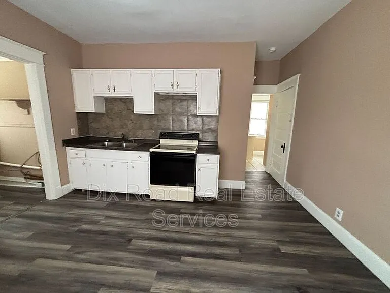708 Elwood St — Photo 8