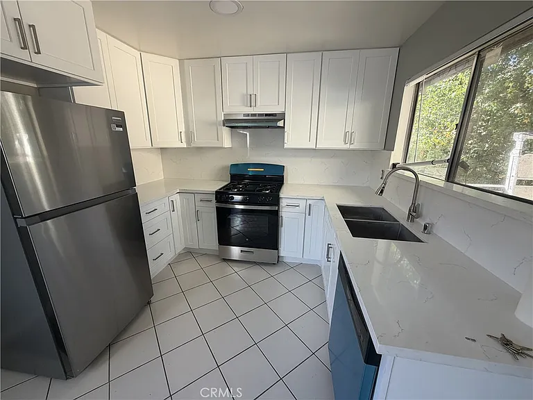 9800 Vesper Ave #96 — Photo 1
