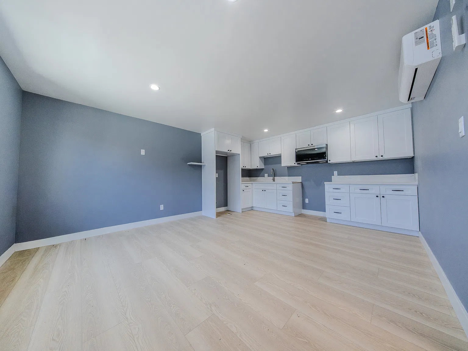 2 bed, 750 sqft, $2,600 — Photo 2