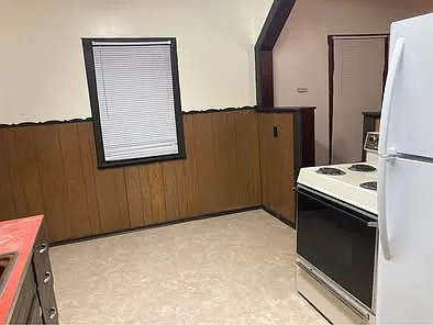 3 bed, 1100 sqft, $1,000 — Photo 2