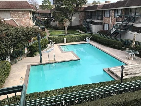 3rd image of 845 Augusta Dr APT B40