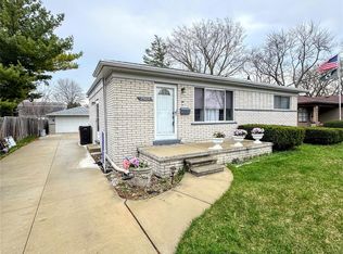 25888 Carl St, Roseville, MI 48066