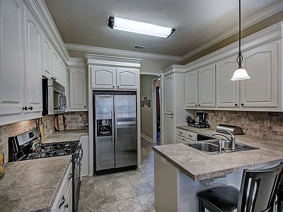4th image of 531 Glensview Dr