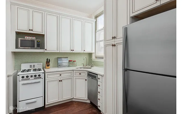 Sold by Douglas Elliman | media 4