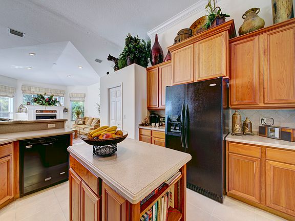 2nd image of 8005 Kingswood Way