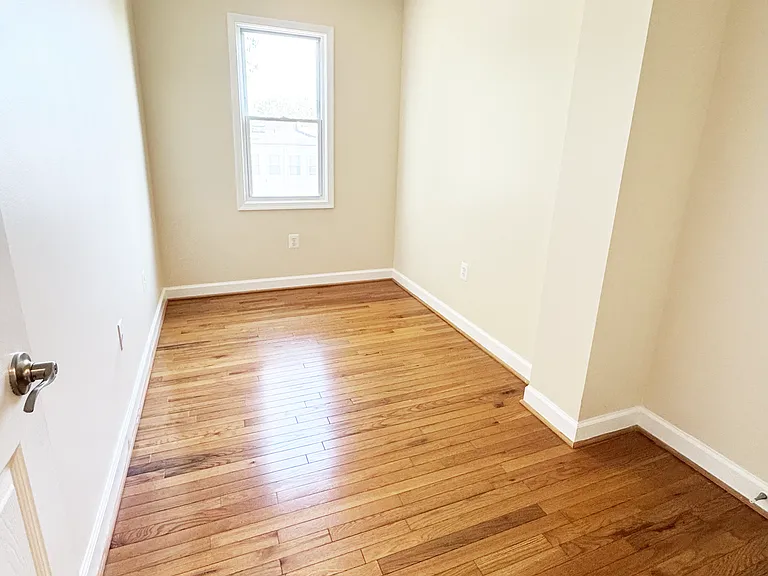 408 Delafield Pl NW — Photo 9