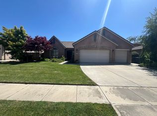 2735 E Monte Vista Ave, Visalia, CA 93292