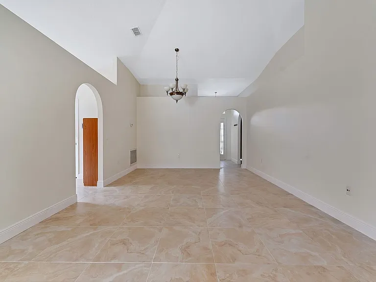 2111 Corner Point Ct — Photo 3