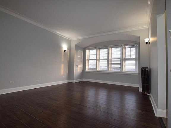 3rd image of 1608 1/2 W Sherwin Ave #702