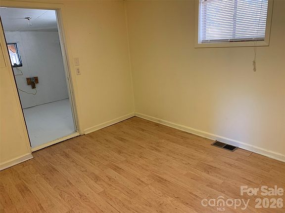 5th image of 465 Bee Tree Rd