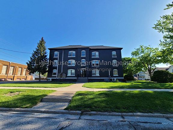 2nd image of 917 Pearl St APT 12