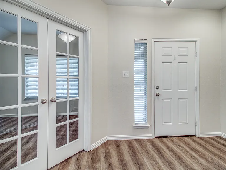2100 Willow Creek Dr — Photo 7