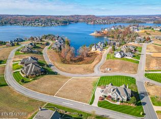272 Castaway Ln, Lenoir City, TN 37772
