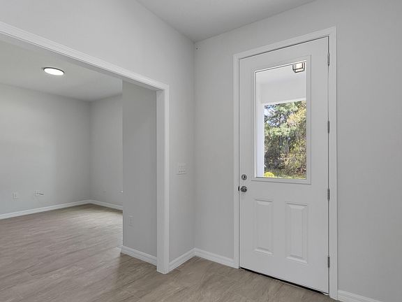 3rd image of 906 Braddock Ave SE
