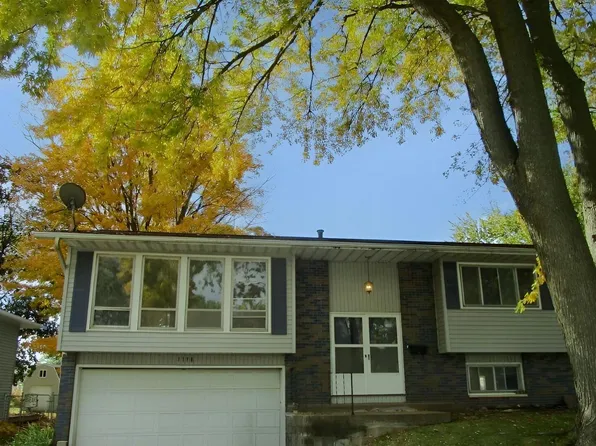 1118 N 13th St, Clinton, IA 52732