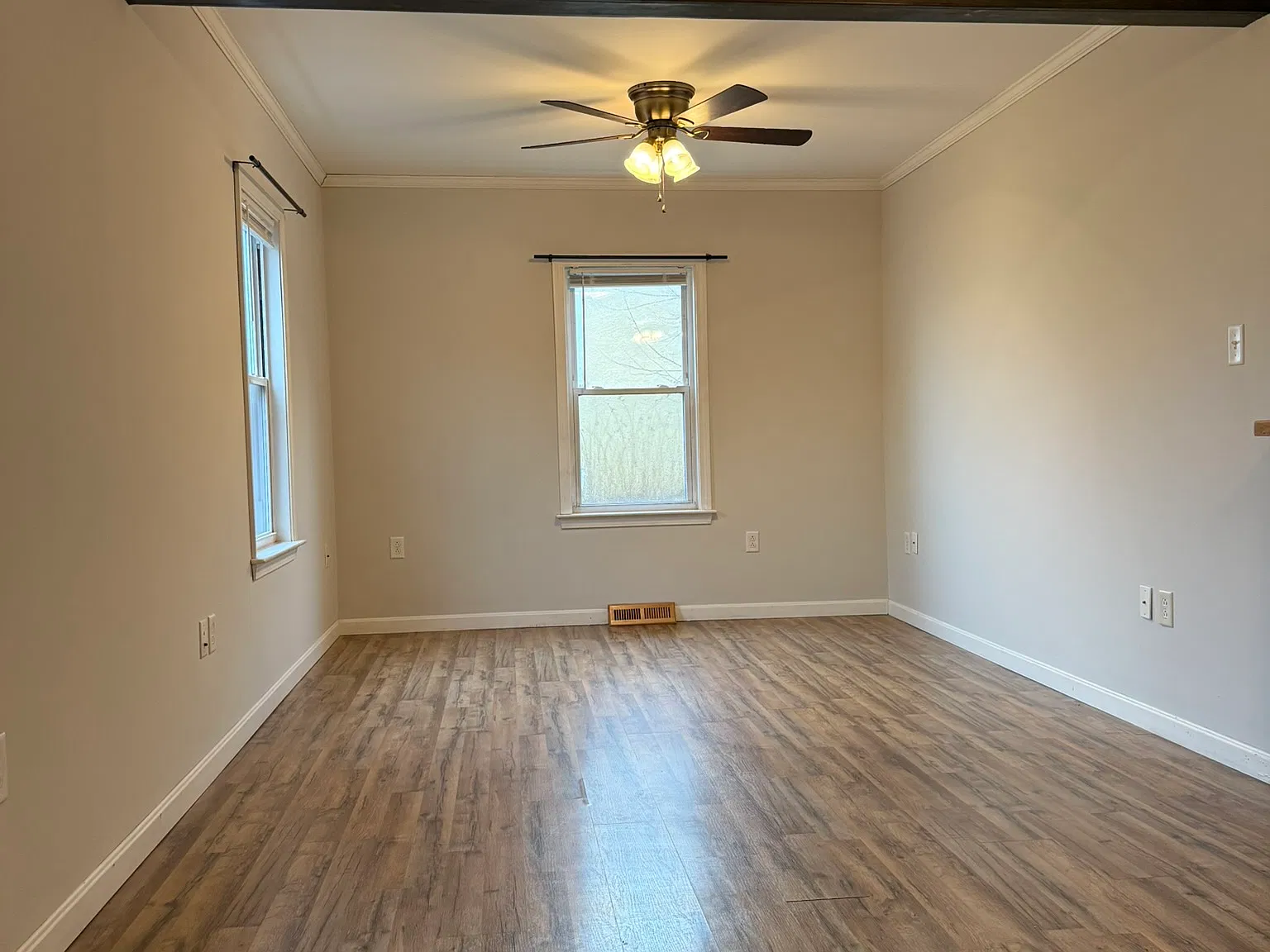3 bed, 962 sqft, $1,500 — Photo 3