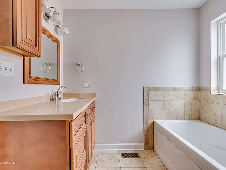 900 Ashford Ln — Photo 14