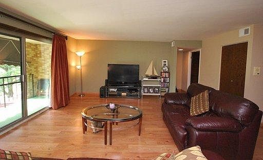 3rd image of 10205 S Komensky Ave APT 2D