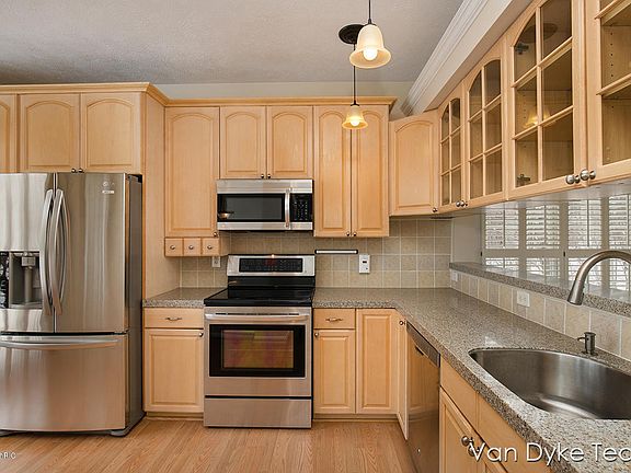3rd image of 2556 Forest Hill Ave SE