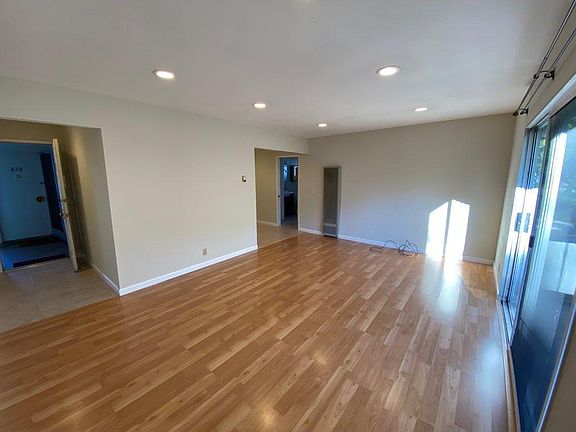 3rd image of 636 College Ave