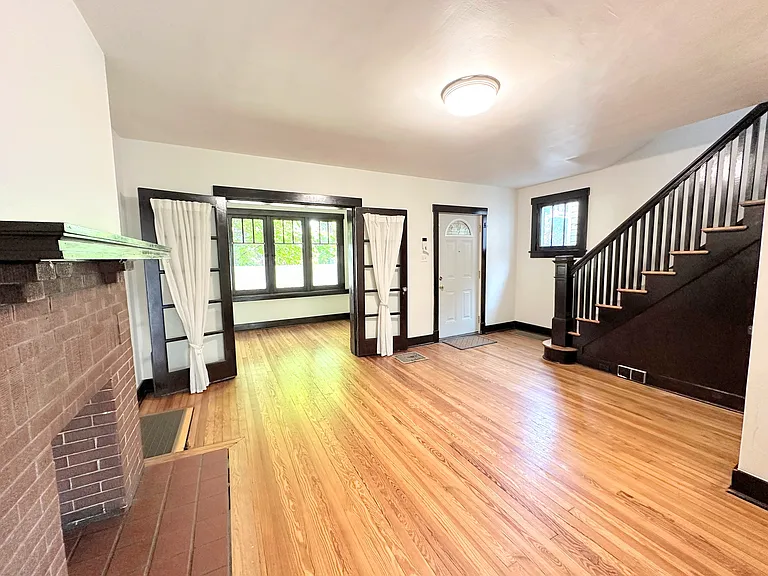 7104 Schoyer Ave — Photo 8
