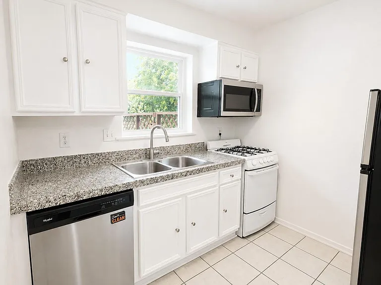 2021 Bluebonnet Ln #106 — Photo 10