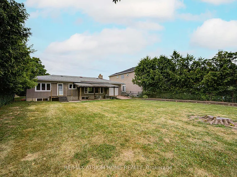 134 Fairglen Ave — Photo 40