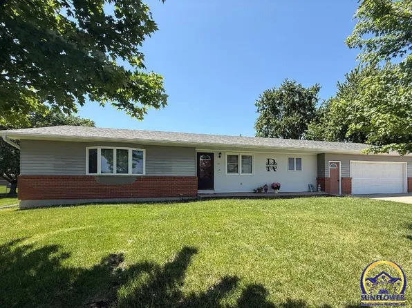 1004 N 4th St, Hiawatha, KS 66434