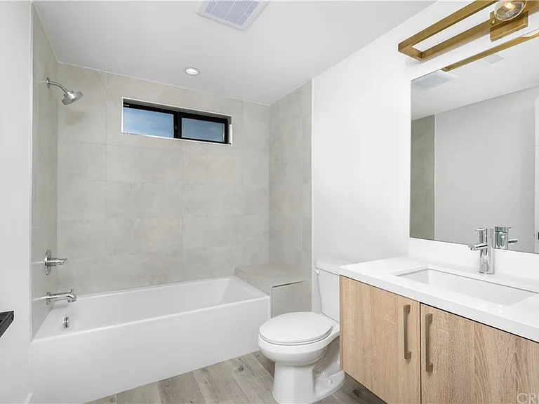 5923 Laurel Canyon Blvd #200 — Photo 8