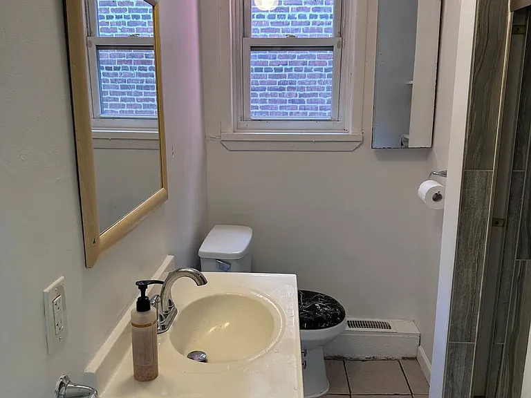 653 Beatty St #1 — Photo 7