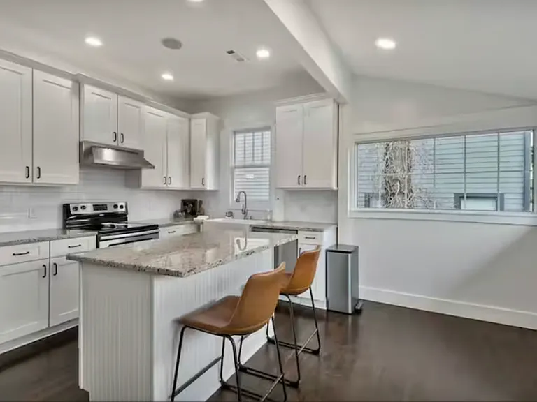 Roycroft Pl — Photo 11
