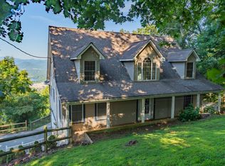 40 Crestwood Dr, Arden, NC 28704