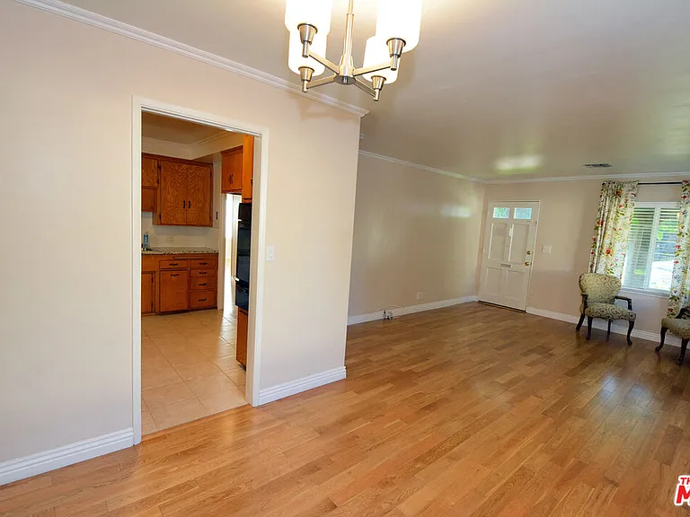 12944 Haynes St — Photo 7