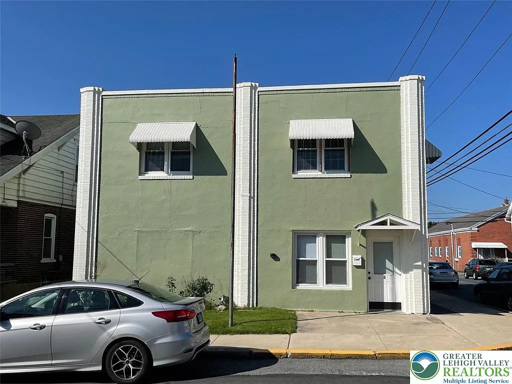 2 bed, 1.0 bath, 700 sqft, $1,495 — Photo 1