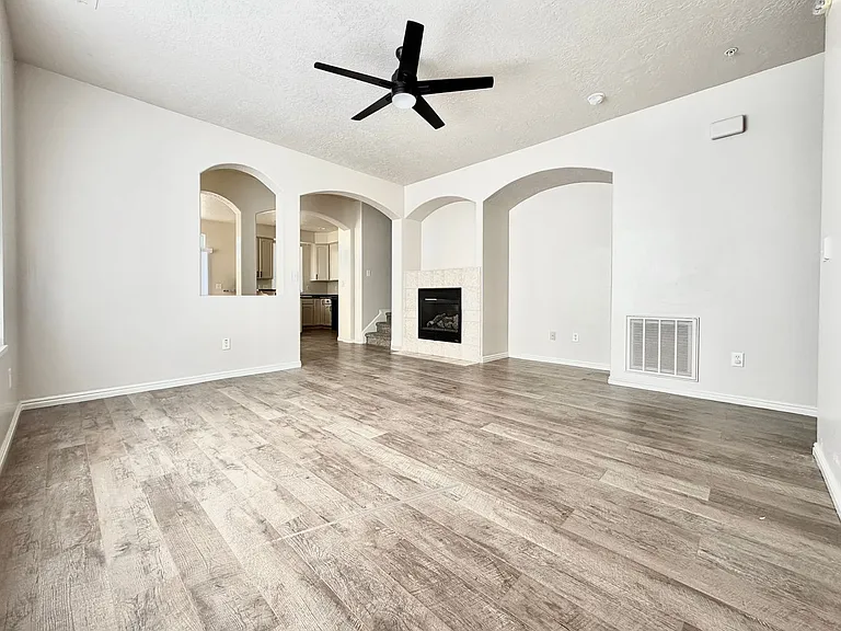 6353 W Passenger Ln — Photo 3