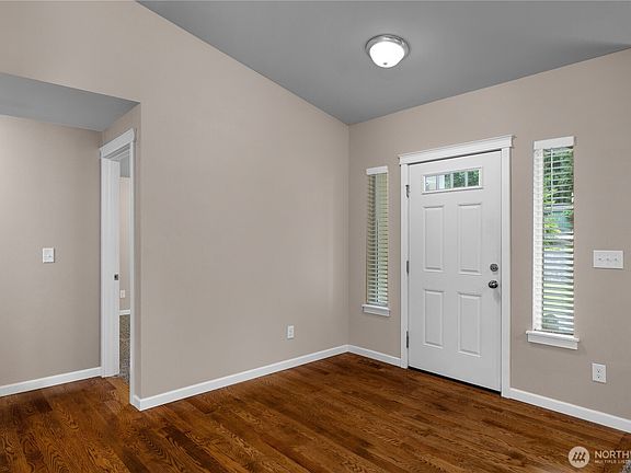 4th image of 840 E Timberlake Drive E