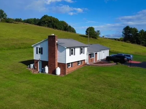 1519 Snake Creek Rd, Hillsville, VA 24343