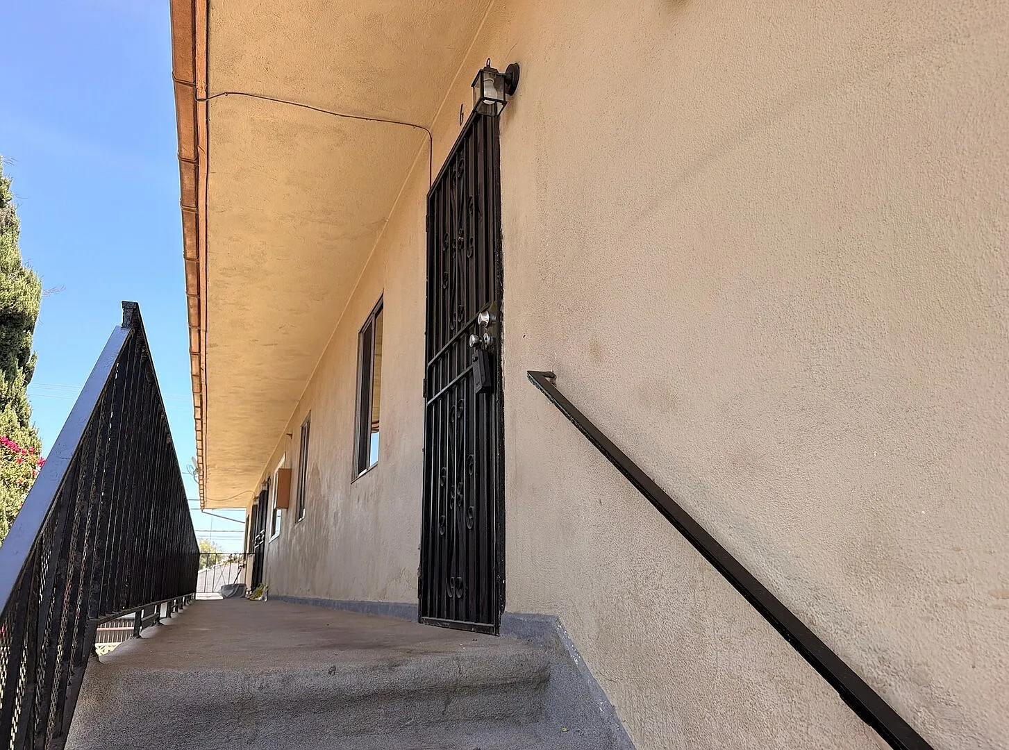 3348 Santa Fe Ave — Photo 1
