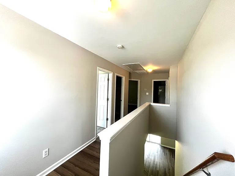 1044 Jade Ln — Photo 15