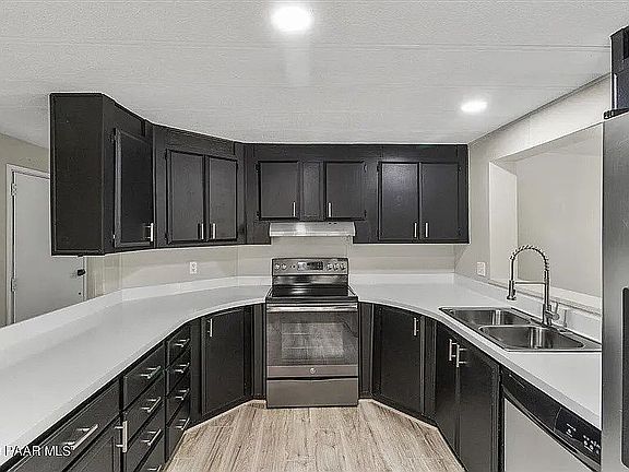4th image of 9675 S Sunset Dr